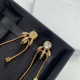 Topontwerper miumiu mode oorbellen nieuwe kleine bijen lijnvormige super onsterfelijke schattige zoete speelse eenvoudige earstuds oorbellen valentijnsdag cadeau accessoires sieraden