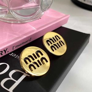 Top Designer MiuMiu Mode Oorbellen Nieuw Glad Gezicht Goud Holle M Letter Cirkel Oorbellen Verkoperd Goud Eenvoudige Stijl Oorbellen Valentijnsdag Accessoires Sieraden