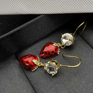 Top designer MiuMiu Mode Boucles d'oreilles Nouveau Fraise Cristal Doux Mignon et Cool Académie Fée Tempérament Argent Aiguille Boucles D'oreilles Bijoux Accessoires Saint-Valentin