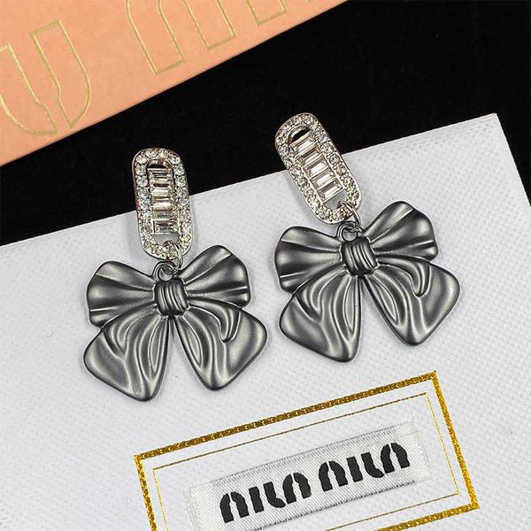 Top Designer MIUMIU Boucles d'oreilles de mode Nouveau nœud papillon avec diamant pour femmes 925 Aiguille en argent Super Sparkling Zircon Personnalisé Ins Boucles d'oreilles Accessoires Bijoux