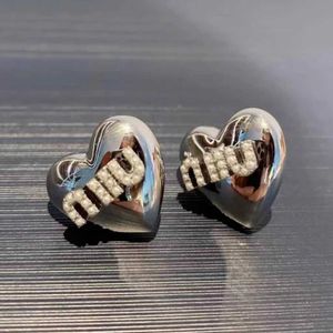 Topontwerper miumiu mode oorbellen driedimensionale letters parels houden van oorbellen kleine en luxueuze temperament oorbellen valentijnsdag accessoires sieraden