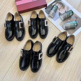 Top Designer New Patent Leather Shoer Roger Femmes de haute qualité Chaussures de robes en cuir formelles de style classique Lady Luxury Office Shoe