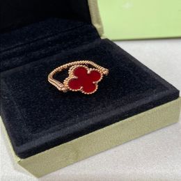 Top Designer Ring cadeau voor vrouw v-goud 18k Nieuwe Dubbelzijdig Roterende Vier Bladbloemmotief Ring Rode Jade MedailleChico Gesneden Bloem wi Gkph