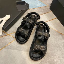 Top diseñador sandalia para mujeres plataforma canal sandalias deslizizas zapatillas zapatos de tacón de verano gruesos bucle de tacón plano hebilla casual hebilla de cuero genuino de alta calidad