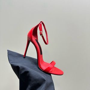 Sandalias de diseñador superior, zapatos finos y de tacón alto, zapatos de mujer, zapatos de marca elegantes, candado, sandalias desnudas puntiagudas, cerradura de hardware y llave, sandalias de diseñador para mujer, deslizadores 2024