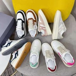 Top Designer Shoes H630 Hogans Casual Hogans Man Moda Summer Summer Simple Smooth Barrfsker Ed Suede Cuero de alta calidad HG Sneakers Size 38-45 Running Shoes