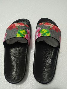 Top Women Sandals Fashion Chaussures Classic Slide Summer Fashion larges Plat Sandales Sandales Slipper Flip Flop Taille 35-45 Boîte de fleurs