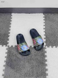Top Designer Diapositivos Fashion Fashion Sandals Colorido estampado floral Floral Baby Slippers Tamaño 26-35 Summer Child Shoes Box Embalaje de junio25