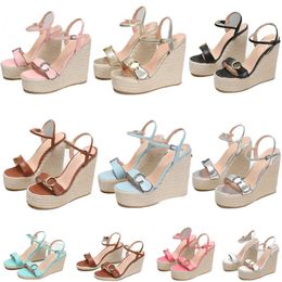 Top Designer Été Femmes Chaussures Casual Sandales À Bout Ouvert En Métal Verrouillage G Mode Cuir De Veau Talons Pente Semelle En Caoutchouc Dames Élégantes Vacances Romaines Talons Hauts