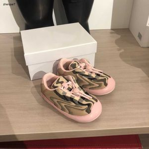 Topontwerper peuter schoenen canvas pasgeboren baby kinderen sneakers box verpakking maat 20-25 hoogwaardige baby wandelschoenen nov25