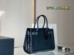 Top Designer Totes Patrón de cocodrilo Bolsa de órgano de cuero Tienda de damas Tote Hardware se puede ajustar Correa para el hombro Transporte de moda Bolsa de mensajero negra de gran capacidad