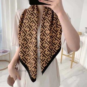 Top Designer Woman Square Squarf Fashion Letter Band Small Scarf Scarf Variable Fiaterf Accessoires 6666