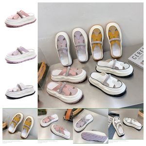 Top designer sandale de sandale pour femmes 2024 Été Nouveau blanc jaune rose rose violet semelles épaisses plats inférieurs de chaussures décontractées paresseuses