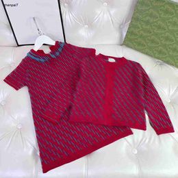 Top Jurk Suits voor meisjes herfst baby katoen gebreide ontwerpset maat 100-160 cm contrastbrief Jacquard Cardigan en polo rok okt10