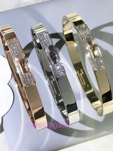 TOP EDITIE HRMS Designer Bracelet Light Luxury en highd Kelly Bracelet Womens 18K Rose Gold Pulated Button met H Diamond ingelegde modieuze trend origineel