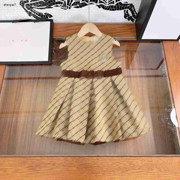 Top Fashion Baby Clothes Robe for Girl Sans manches Kids Frock Taille 100-150 cm Clip de nœud décoratif Design Child Jirt