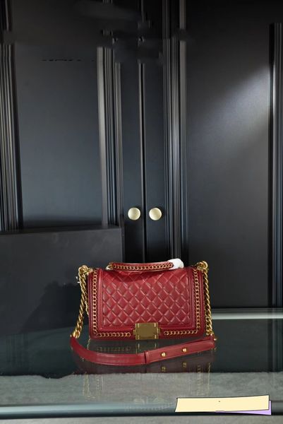 Bolso de mano clásico y picante para mujer, diseño de moda superior, hecho de piel de oveja, cadena de metal, patrón de diamantes, bolso con tapa, bolso de mano versátil retro