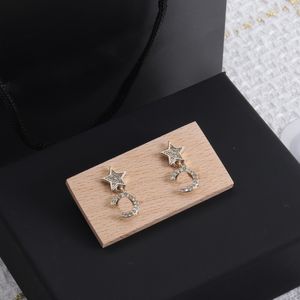 Pendientes de moda superior, pendientes de marca de diseñador, letra para mujer, pendiente con dije de oro para joyería de boda