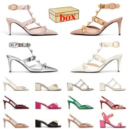 Top talons cales Pumps Sandales Sandales célèbres Designer Femmes Luxury High Heels Rivet Pointd Slides Lady Sexy Leather Platform Manual Prafers personnalisés