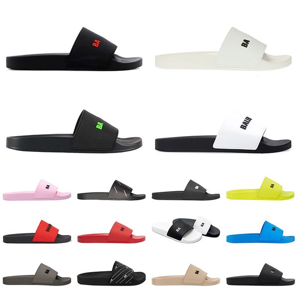 Zapatillas de moda superior Diseñadores juveniles simples Mujeres Hombres Zapatilla de verano Playa Ducha interior Caminar Sandalias planas Tamaño 35-45 Múltiples colores Negro Rojo Blanco Gris