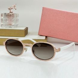 Lunettes de soleil à la mode de la mode, créatrice de femmes, cadre d'acétate ovale à demi-cadre, protection 100% UV, marque de bande métallique gravée, verres de forme ovale pour hommes