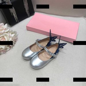Top Girl Flat Shoes Child Sneakers Kids Athletic Shoe Butterfly Heel Design Nieuwe Listing Box Packaging Children's Size 26-35