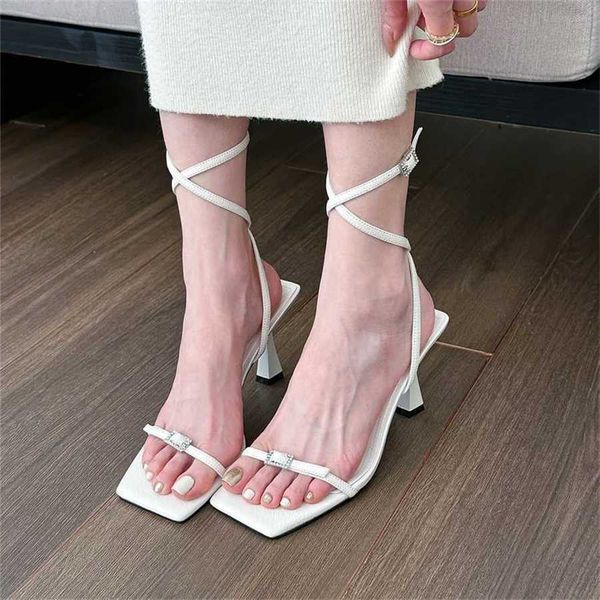 Top Girl blanc sangle talon haut femmes sandales à talons aiguilles femmes été tête carrée mince sandales talons tongs 240228