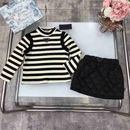 Top Girls Robe Suits Automn Kids Tracksuit Suit 100-150 Designer Baby Black and White Striped Sweater and Cotton Jirt Dec05