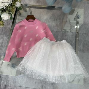 Top Girls Dress Suits Comfort Baby Autumn Suit maat 110-160 Glanzende hete diamant Logo-trui en kanten rok Oct25