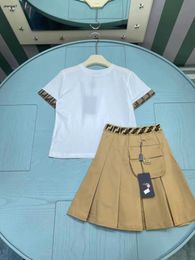 Top Girls Dress Summer Kids Costumes TracksTesuits Designer Baby Clothes Taille 100-150 cm Lettre T-shirt en dentelle imprimé et jupe plissée 24mai
