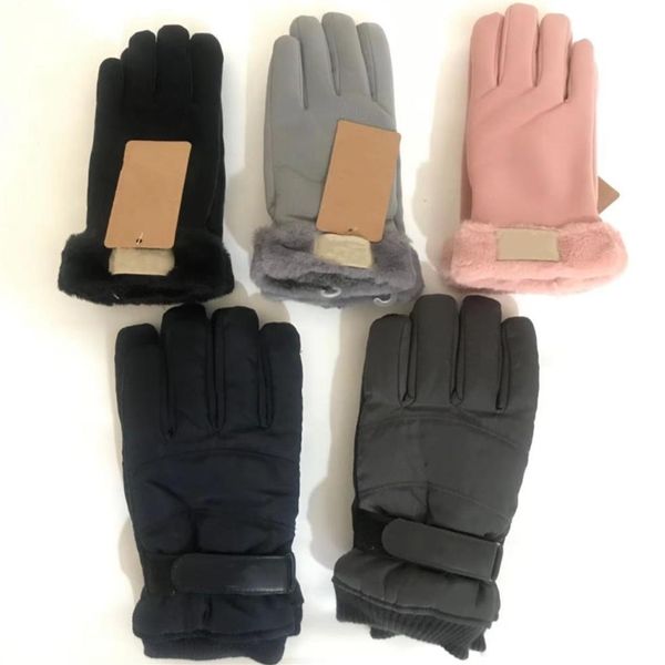 Gants d'imitation d'hiver personnalisés de qualité supérieure pour hommes femmes avec belle boule de fourrure sport de plein air imperméable en cuir chaud Five Fingers Mit254B