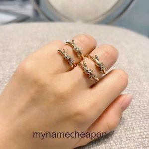 Top Grade Designer Rings For Women Tifancy High Version V Gold Twist Ring For Women 18K Rose Gold Knot Diamond Set Personaliseerde vlinder Knoop Touw Paarring Origineel