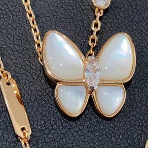 Version de luxe de haut niveau Vanly Clover White Fritillaria Collier pour femmes Prappeau en diamant complet en or rose 18K avec chaîne de col