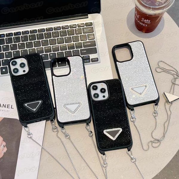 Coque de téléphone triangulaire de qualité supérieure pour iPhone 15 14 Plus 13 12 Pro Max, paillettes scintillantes en plastique, diamant strass, décoration arrière avec chaîne métallique