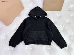Top hoodie voor baby hoge kwaliteit zwarte pluche kindertrui maat 100-150 rug logo print kinderen pullover okt20