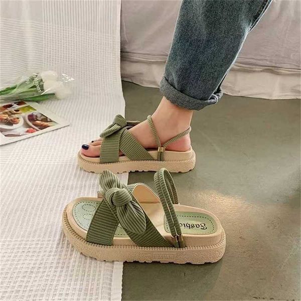 Top Internet Frenh Slippers For Womens Summer Sandal Fashion Dos usos Pastel de esponja Soled Soled Flip Flop Sandles Heels 240228