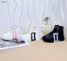 Top Kids Ankle Boots Designer Leer Baby schoenen Maat 26-35 inclusief doos Minimalistische letter Afdrukken Peuter Sneakers dec10