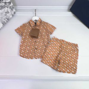 Top Kids Designer Clothes Tracks Capes Cost Baby Cost Taille 100-160 cm 2pcs Logo tricoté Cardigan à revers imprimé et shorts juin27