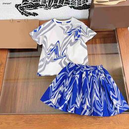 Top Kids Dress Sets Child Tracksuits Baby Girl Cleren Maat 100-160 cm blauw gestreepte print shirt met korte mouwen en kaki korte rok 24feb20