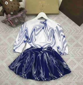 Top pour enfants ensembles de robes de haute qualité Child Tracksuit Baby Girl Clothes Taille 100-160 Blue à manches longues à manches longues et jupe 24FEB20