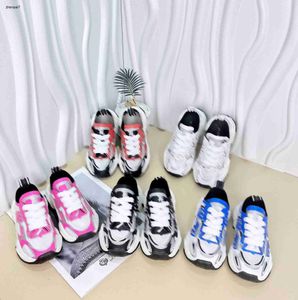 Top Kids Shoes Designer Baby Sneakers Maat 26-35 Doosbescherming Ademend gaas Splicing Design Boys Girls Casual Shoes 24Mar