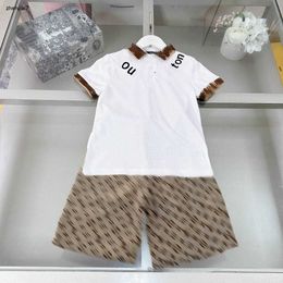 Top Kids Tracksuit Circular Letter T-shirt Set Baby Clothes Taille 120-170 cm Designer à manches courtes Polo et shorts kaki 24MA