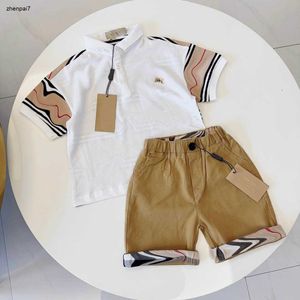 Top Kids Tracksuits Designer Baby Summer Suit maat 100-140 Hoogwaardige geruite splitsing Polo shirt en kaki shorts Jan20
