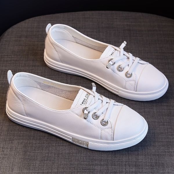 Top Capeta de la piel de vaca Boca poco profunda zapatos blancos pequeños para la nueva primavera y verano de la primavera y el verano de cuero genuino casual de un pie plano zapatos solteros zapatos casuales