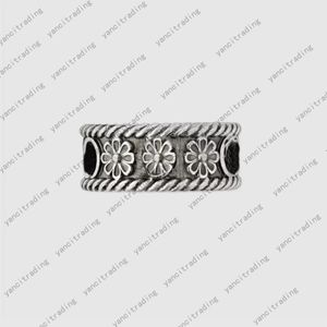 Top lettre design S925 Bague en argent sterling Simple Style rétro Anneaux complet Petite fleur Sculpture Tendance Haute Fourniture de bijoux classiques