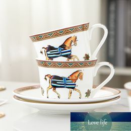 Top Lux Bone China Taza europea Europea Creative Coffee Coffee Coffee Edging Gilt Regalo de porcelana Gran marca Copa de té Play Set Hogar en casa