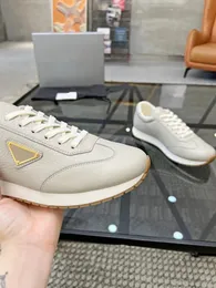 Top Luxury 24SS Nieuwe aankomstrun Designer Casual schoenen Sneakers Mens Platform schoenen Fashion Trend Beroemd merk Men Popular Trainers Shoes 38-45 EDJ0504