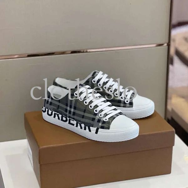 Top Luxury Brand Vintage Shoe Bayberry Shoes Casual Chores Flat Outdoor Stripes Vintage Sneakers épais Tons de saison Sole Brand Classic Men's Female Chaussures 164