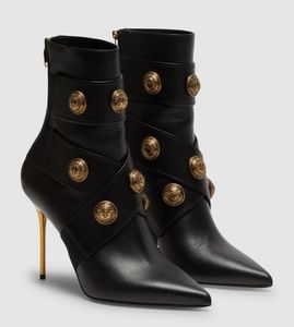 Top Luxurymerk Women Alma Roni Ankle Boots Metal Stiletto Heels richtte teen gegraveerde Golden Metal Buttons Party trouwjurk Gold Knoppen Laarsjes