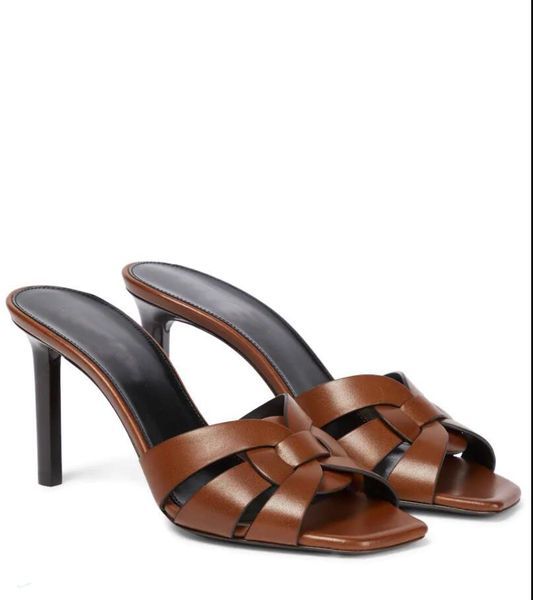 Top Luxury Brand Femmes Sandale Slipper Outdoor Place Talon Slide Chaussures Été Walk Hommage Sandales Nu Pieds Coube Sandale noire Nude High Heels Box